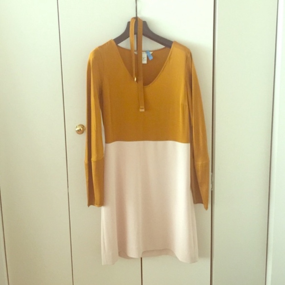 DVF silk dress size 4. In excellent condition